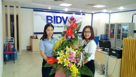 EphatLand tặng hoa chúc mừng đối tác BIDV nhân dịp 20-10