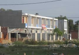 Có 600 triệu đồng nên mua nhà vùng ven TP HCM hay đầu tư chứng khoán?