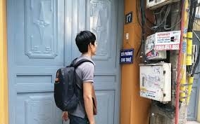 Giá cho thuê phòng trọ tại các khu vực tập trung nhiều trường đại học ở Hà Nội và TP.HCM đang “nóng” dần trong mùa nhập học của sinh viên.