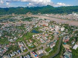 Toàn cảnh khu vực sẽ được xây dựng cầu vượt sông Đà, nối 2 đoạn cao tốc trị giá hơn 30.000 tỷ
