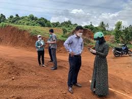 Đất làng lên 'cơn sốt'