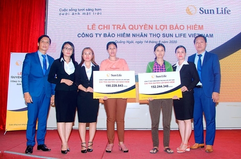 Sun Life Việt Nam chi trả quyền lợi bảo hiểm cho khách hàng tại Quảng Ngãi