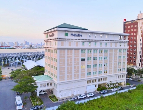 Manulife chi trả 2 tỷ đồng cho 2 khách hàng trong vụ cháy tại ngõ Trung Kính, Hà Nội