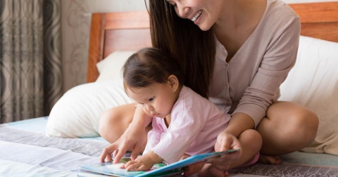 Có nên bắt đầu đọc sách cho bé từ 0 tuổi?