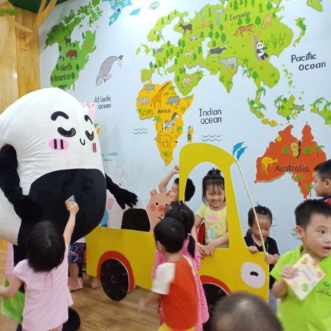 Vui chơi cùng Chú bé cơm nắm trong cuộc hành trình Giri Tour tại trường mầm non Vườn Ươm Hạnh Phúc