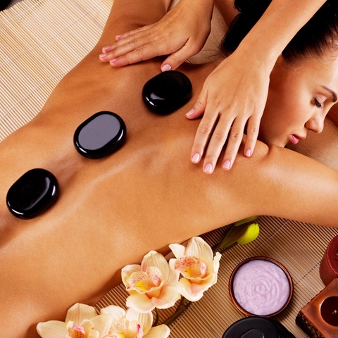 Massage đá nóng
