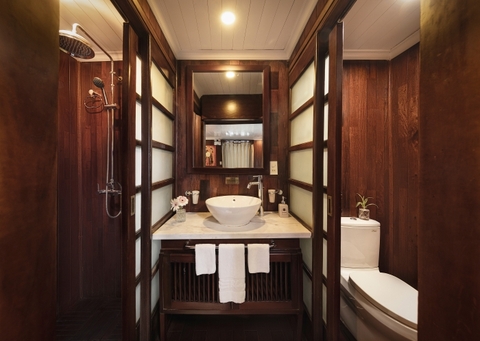 Bhaya Classic Cruise: 2 days-1 night/ 3 days- 2 nights (Hanoi- Halong Bay- Tuan Chau)-2,500,000 VND.