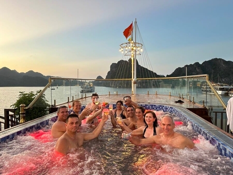 Calyspo Cruise: 2 days-1 night/ 3 days-2 nights (Hanoi- Halong Bay/ Lan Ha Bay- Tuan Chau)-2,900,000 VND.