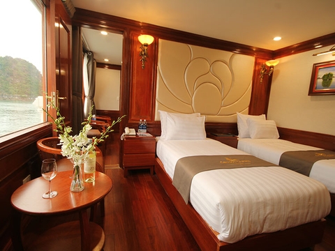 Calyspo Cruise: 2 days-1 night/ 3 days-2 nights (Hanoi- Halong Bay/ Lan Ha Bay- Tuan Chau)-2,900,000 VND.