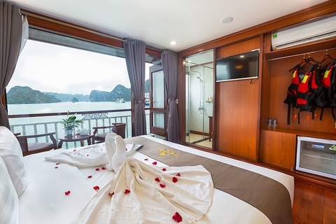 Calyspo Cruise: 2 days-1 night/ 3 days-2 nights (Hanoi- Halong Bay/ Lan Ha Bay- Tuan Chau)-2,900,000 VND.