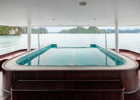 VDream Cruise Daily: Hanoi- Halong Bay- Tuan Chau- 1,090,000 VND