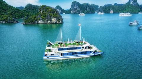 Queen Cruise- Daily Departure: Hà Nội- Hạ Long- Tuần Châu- 1,030,000 VND