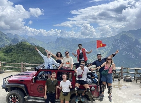 4 days Ha Giang Loop by Jeep-SUV car/ Circuit en Jeep- SUV privée