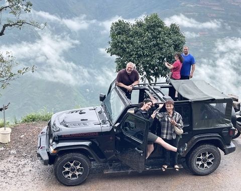 4 days Ha Giang Loop by Jeep-SUV car/ Circuit en Jeep- SUV privée