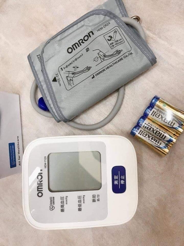 Máy đo huyết áp bắp tay  Omron Nhật Bản HEM-7120