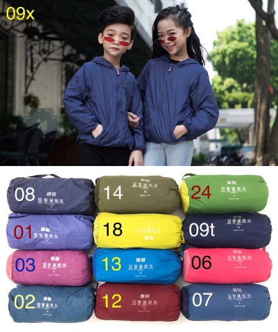 Áo gió trẻ em Uniqlo mầu xanh Aqua size 10