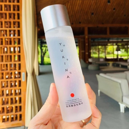 Nước hoa hồng hỗ trợ trị nám, tàn nhang Yukina Whitening Deep Treatment Lotion 150ml