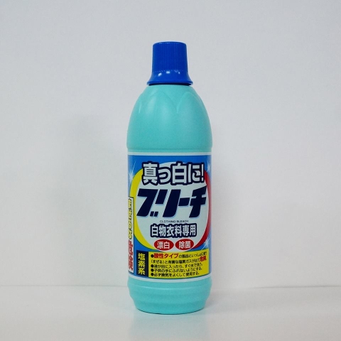 Nước tẩy quần áo 600ml Rocket