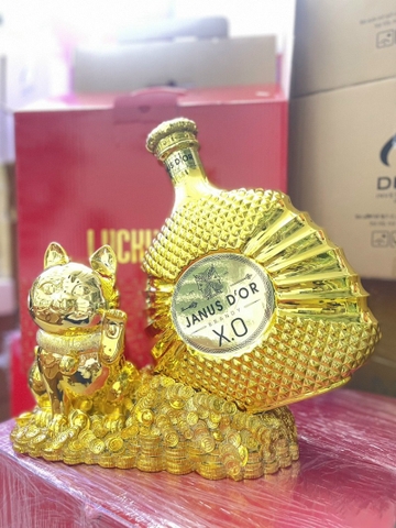 KỆ RƯỢU MÈO GOLD NGOẮC TÀI LỘC KÈM RƯỢU JANUS XO 3 LÍT