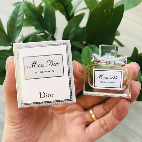 NƯỚC HOA MINI MISS DIOR EAU DE PARFUM 5ML