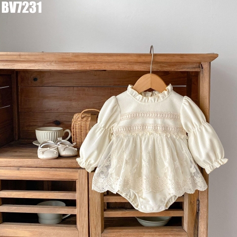 Body Tay Dài Viền Ngực Váy Voan Ren