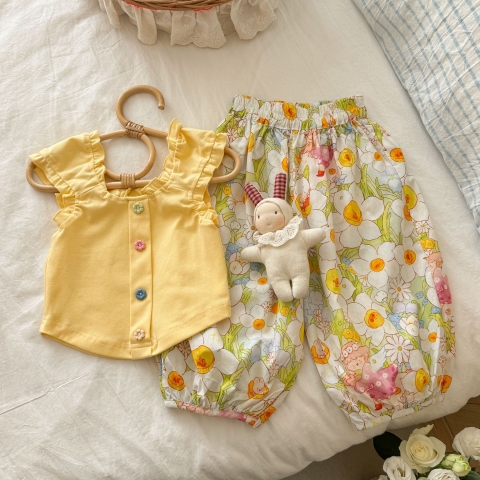 Set Áo Sát Nách Đính Nút Quần Hoa