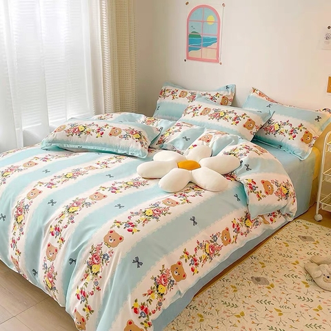 Bộ Chăn Ga Gối 5 Món Cotton Poly Hàn Quốc In Hình Con Gấu Và Hoa Phối Nền Màu Trắng Xanh Dương - CP15