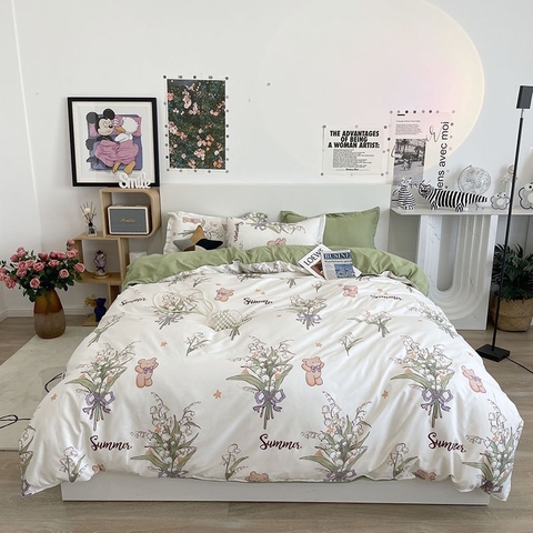 Bộ Chăn Ga Gối 5 Món Cotton Poly Hàn Quốc In Hình Hoa Và Gấu Phối Trên Nền Trắng Và Xanh Lá- CP98