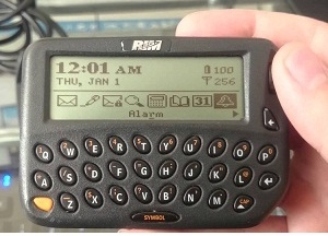 Chiếc điện thoại Blackberry đầu tiên trông như thế nào?