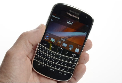 Chiếc điện thoại BlackBerry 9900 thuộc dòng sản phẩm hiếm có