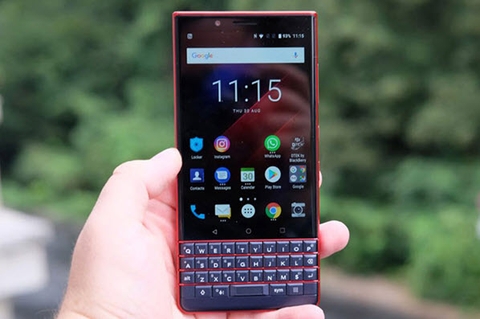 Có nên mua điện thoại BlackBerry Key2 đỏ chính hãng hay không?