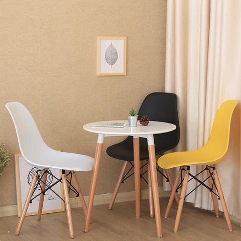 Bộ bàn ghế Eames giá rẻ 1 bàn tròn + 3 ghế nhựa chân gỗ - Mã : E103
