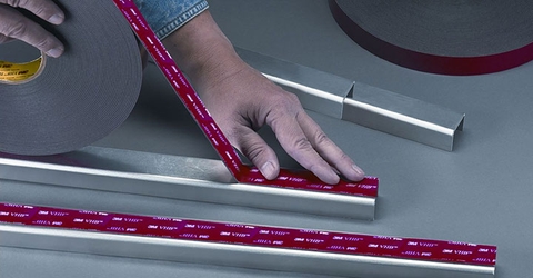 Loại băng keo 2 mặt dán kính nào giúp bạn tiết kiệm 20% ngân sách?