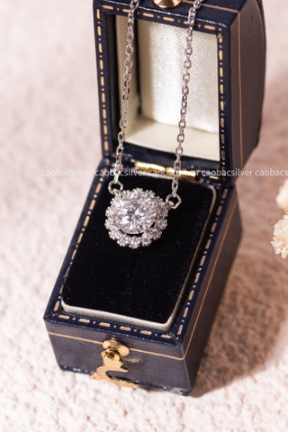 Dây chuyền bạc ta xi vàng trắng đính Kim Cương Moissanite tròn viền đá nổi