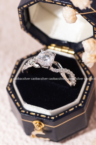Nhẫn bạc Việt Nam xi vàng trắng đính kim cương Moissanite Infinity Promise