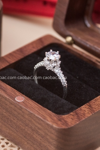 Nhẫn bạc Việt Nam ổ đá đế vương miện