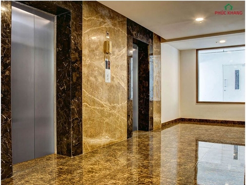 Có nên ốp thang máy bằng tấm ốp tường PVC vân đá không?