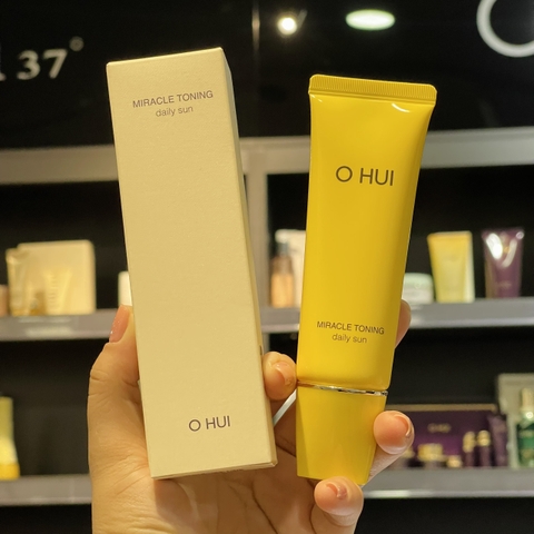 Kem Chống Nắng Đa Nắng Ohui Miracle Toning Daily Sun 50ml