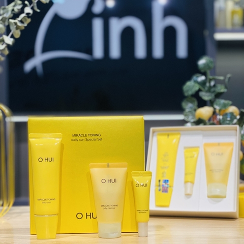 Set Kem Chống Nắng Đa Nắng Ohui Miracle Toning Daily Sun Special Set