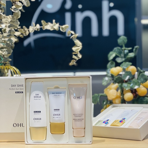 Bộ Kem Chống Nắng Ohui Day Shield Perfect Sun Black Special Set