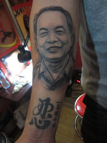 Thanh niên xăm hình chân dung Tướng Giáp trên tay