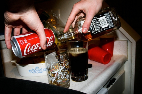 Những chất độc không thể ngờ tới trong Coca Cola