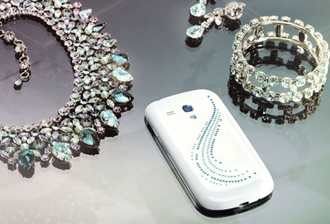 Galaxy S III mini pha lê: Lựa chọn hấp dẫn cho chị em trong mùa Giáng Sinh