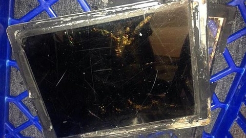 iPad Air bắt lửa, suýt làm cháy cửa hàng