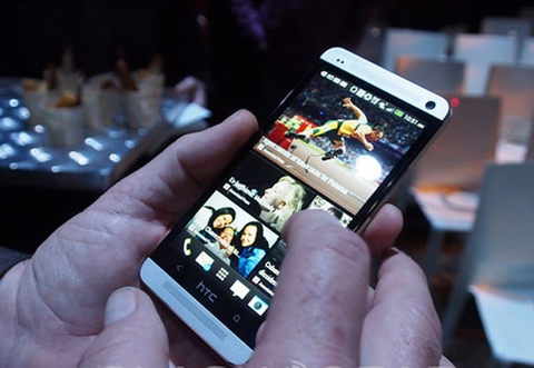 HTC One đọ camera với iPhone 5