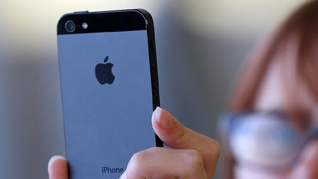 Apple lại làm khó các đối thủ với bản quyền mới về camera 3 thấu kính