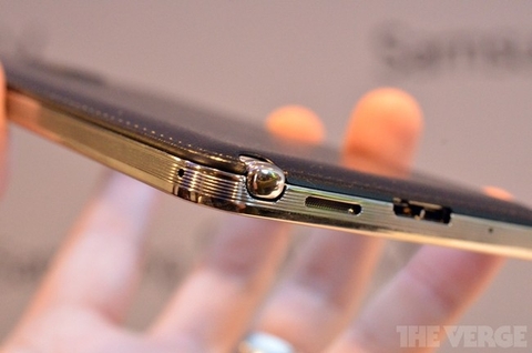 Galaxy Note 3 là điện thoại đầu tiên hỗ trợ kết nối USB 3.0