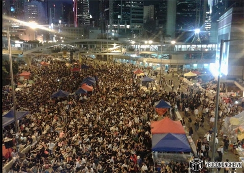 Hàng ngàn người Hồng Kông quay lại biểu tình