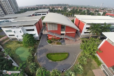 Trường học quý tộc có sân golf giữa lòng Hà Nội