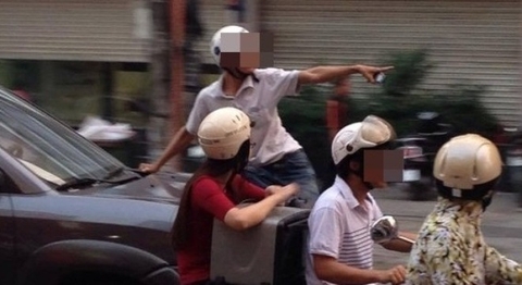 Pha hành động "rợn tóc gáy" trên đường phố Hà Nội